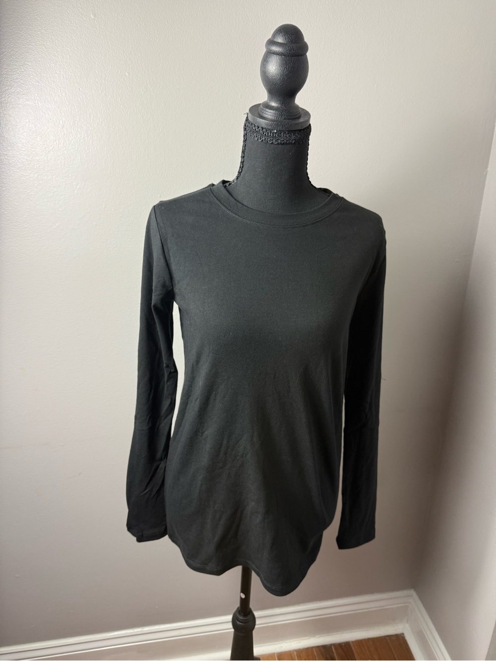 Zenana Outfitters Black Long-Sleeve Crew Neck Top